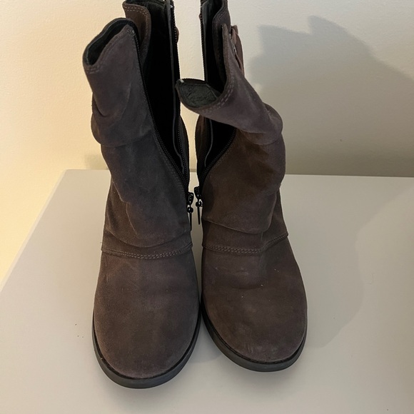 Clark’s tie detail suede booties - Picture 4 of 6